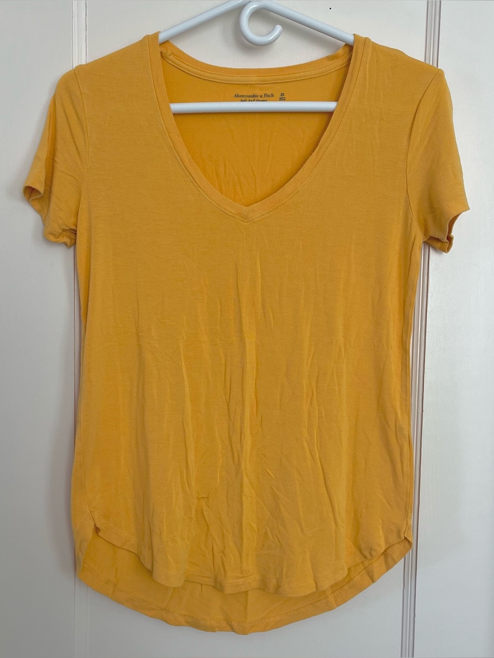 Abercrombie & Fitch Drapey V-Neck Short Sleeve Tee Yellow XS